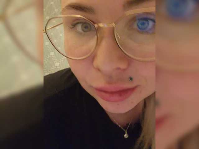 צילומי מסך משודרים YourFunnyBlondiee