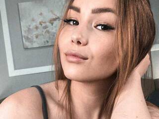 צ'אט וידאו ארוטי yours-adele