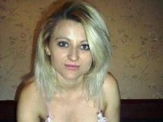 צ'אט וידאו ארוטי yulirose