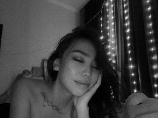 צ'אט וידאו ארוטי YunjinJo