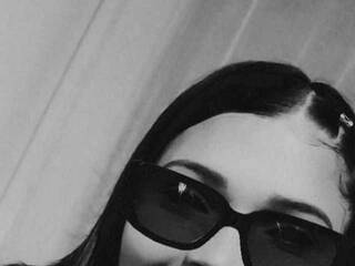 צ'אט וידאו ארוטי zoe-tay